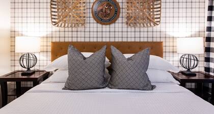 Buffalo Trace Suite, The Woodford Hotel