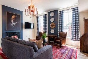 Smart TV, videogames, DVD player, livros