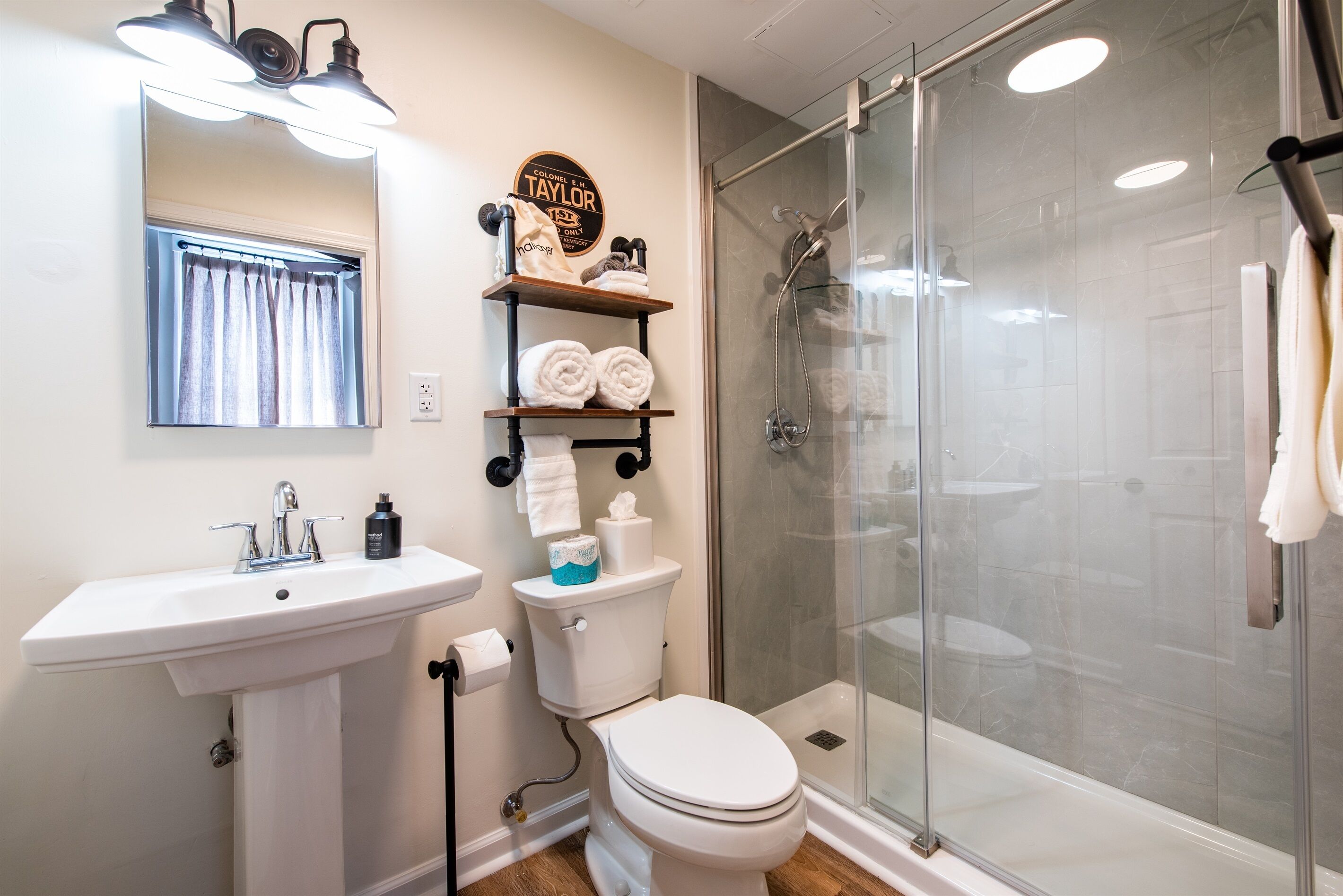 Douche, serviettes fournies