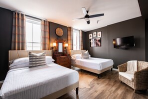 10 bedrooms, desk, iron/ironing board, travel cot - Historic Woodford Buffalo Trace Distil - Sleeps 24 (Versailles)