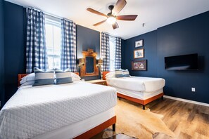 10 室のベッドルーム、デスク、アイロン / アイロン台、旅行用ベビーベッド