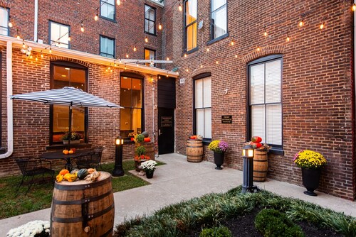 Historic Woodford Buffalo Trace Distil - Sleeps 24
