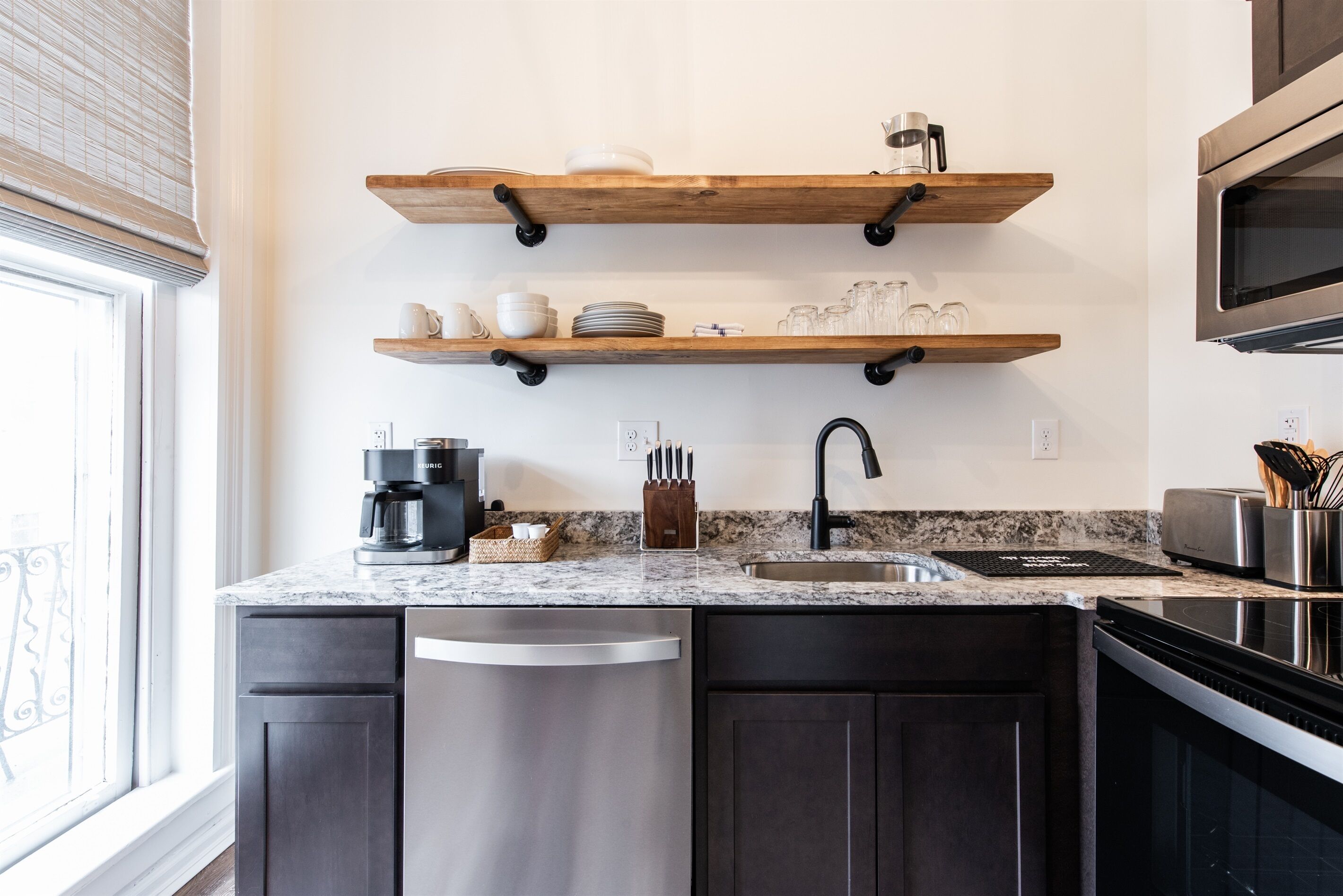 Geladeira, micro-ondas, fogão, cooktop