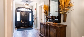 Pappy VanWinkle Suite, The Woodford Hotel