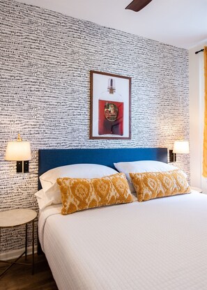 1 bedroom, desk, iron/ironing board, travel crib - Pappy VanWinkle Suite, The Woodford Hotel (Versailles)