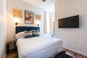 2 bedrooms, desk, iron/ironing board, travel cot