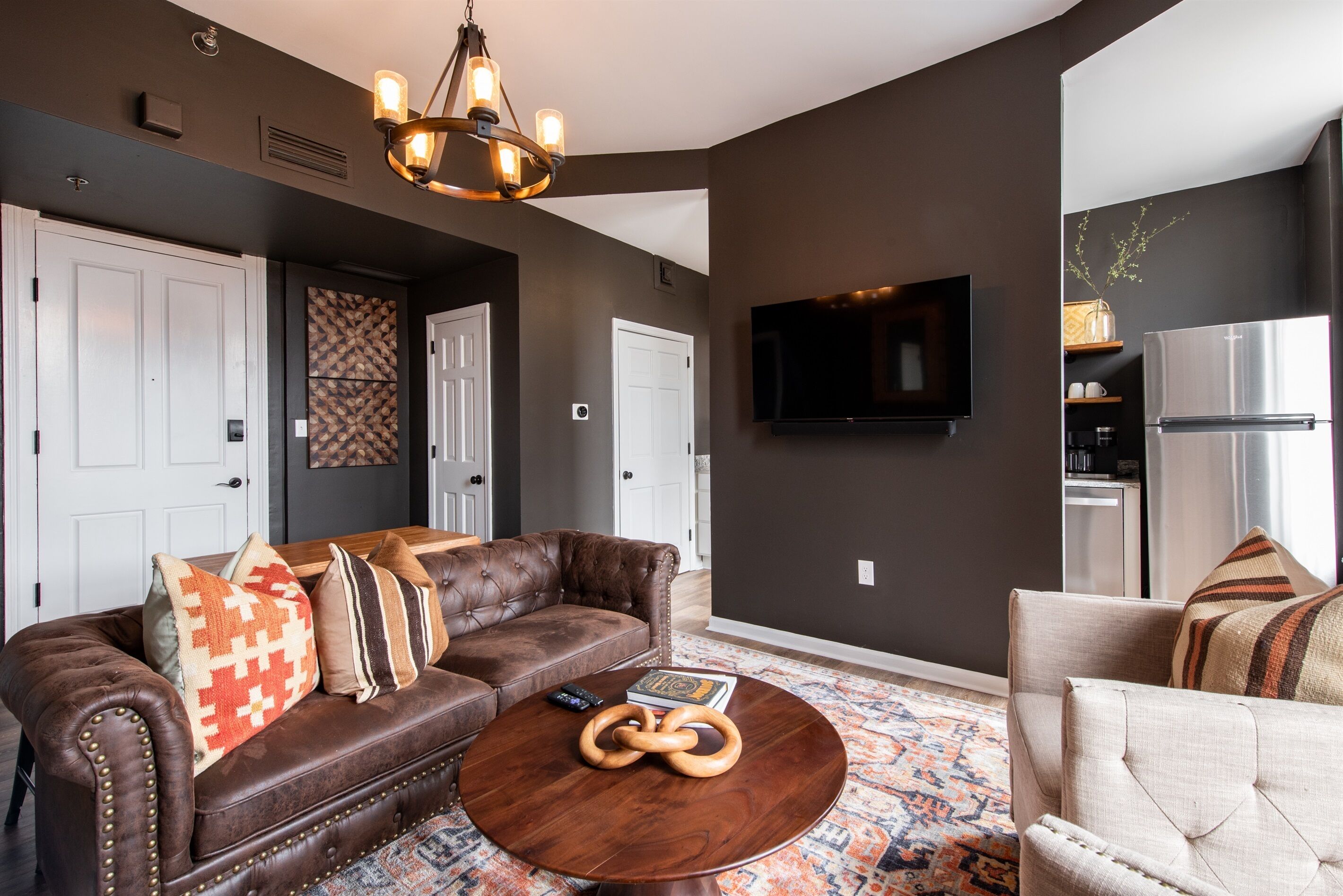 Smart TV, videogames, DVD player, livros