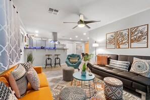 Smart TV, books, stereo - ~The Hummingbird House~  Sauna, Two King Beds, Mountain Views! (Phoenix)