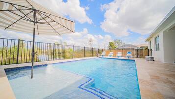 Piscine extérieure, piscine chauffée