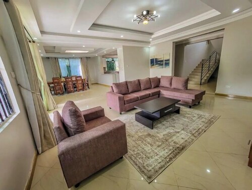 Home away from Home -Beautiful and Spacious House