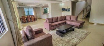 Home away from Home -Beautiful and Spacious House