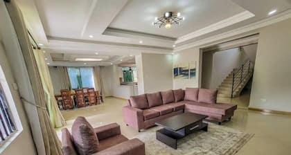Home away from Home -Beautiful and Spacious House
