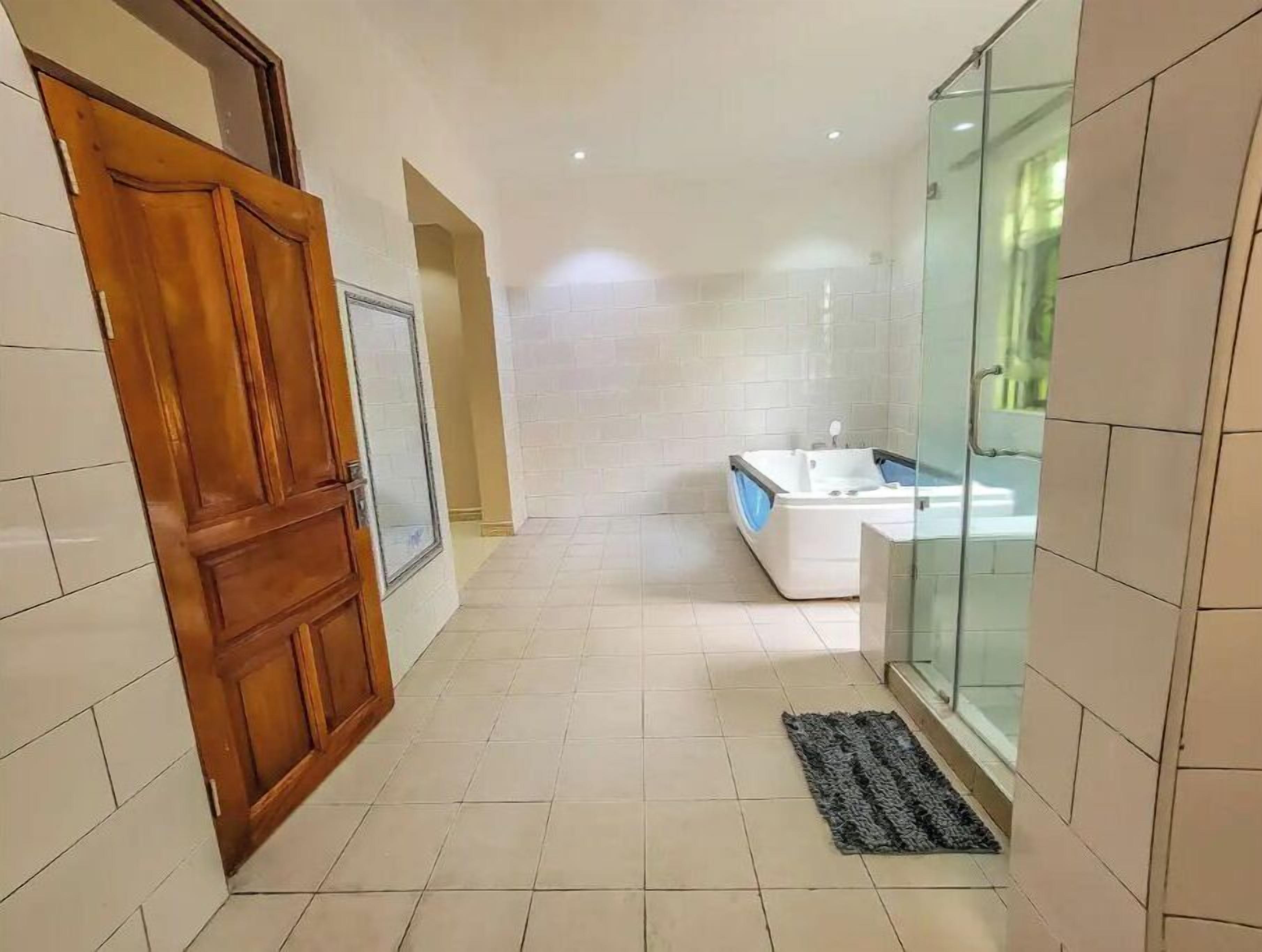 Bruser, bidet, håndklæder, Sæbe