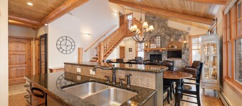 Winter Park Home w/views, heated garage, hot tub!