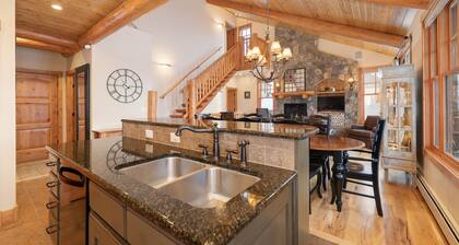 Winter Park Home w/views, heated garage, hot tub!