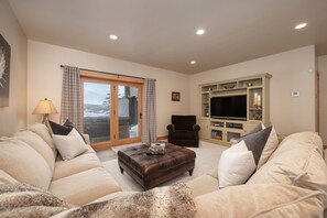 Smart TV, lareira, DVD player