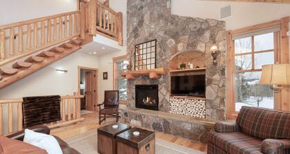 Winter Park Home w/views, heated garage, hot tub!