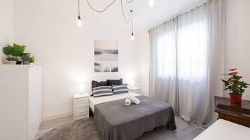 3 slaapkamers, een strijkplank/strijkijzer, wifi, beddengoed