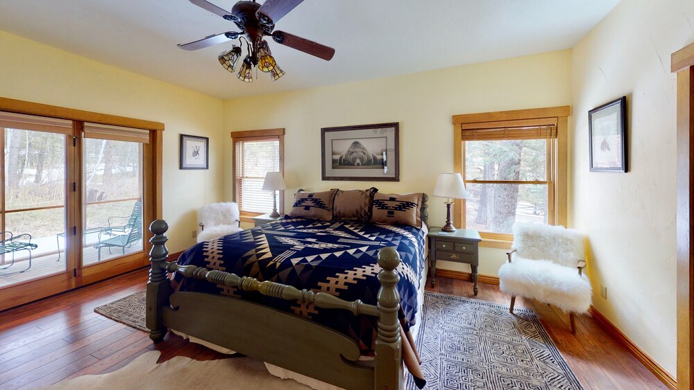 Log Cabin close to National Parks Moran Vrbo