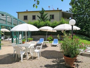 Outdoor dining - Macchia al Pino farmhouse - two-room apartment with garden 10 (Toscana)