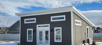 Hidden Gem! Cozy and Secluded 2 bedroom Guest House *No Cleaning fee*