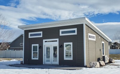 Hidden Gem! Cozy and Secluded 2 bedroom Guest House *No Cleaning fee*