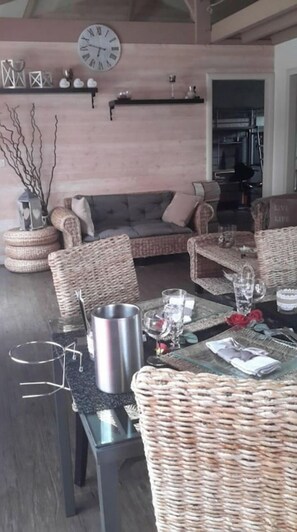 Interior - Pretty wooden house with jacuzzi, air conditioning, heated pool, bicycles, internet (biscarrosse)