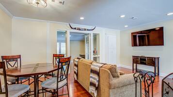 Smart TV, computer monitors