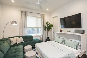 3 bedrooms, iron/ironing board, free WiFi, bed sheets - Amazing Rooftop Home walk to 12S 4th night FREE (Nashville)