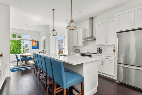 Amazing Rooftop Home walk to 12S 4th night FREE