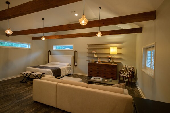 1 slaapkamer, een strijkplank/strijkijzer, reisbedje, wifi