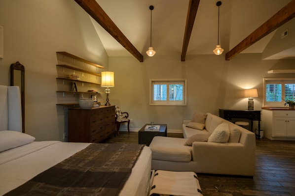 1 habitación, tabla de planchar con plancha, cuna de viaje y wifi