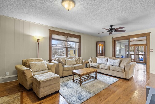 Smart TV, fireplace, books