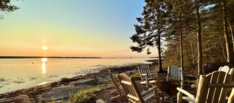 Designer Beachfront Chalet w/ Theater, Arcade & Beach Firepit Near Schoodic