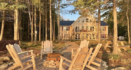 Designer Beachfront Chalet w/ Theater, Arcade & Beach Firepit Near Schoodic