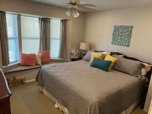 3 bedrooms, desk, WiFi