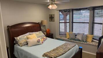 3 bedrooms, desk, WiFi