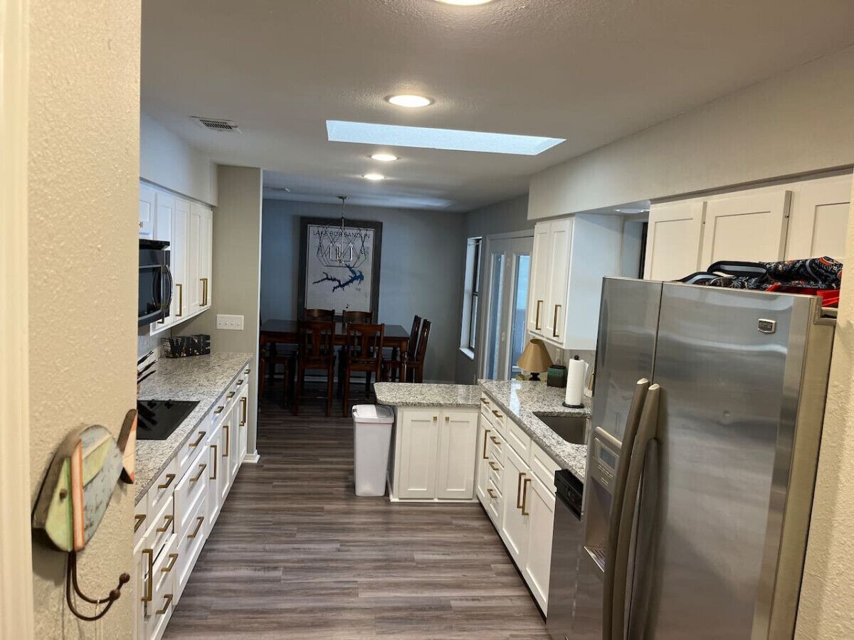 Frigorífic, microones, forn i placa de cuina 