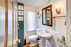 Kostenlose Toilettenartikel, Haartrockner, Handtücher