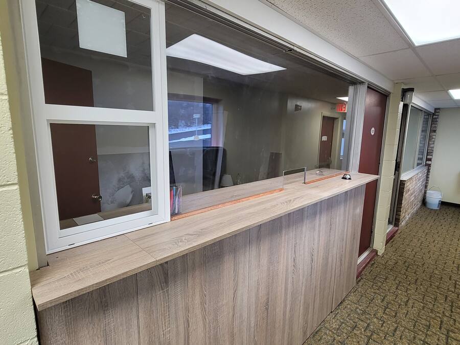Check-in/check-out kiosk