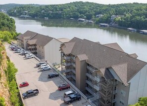 Exterior - Waterfront condo on Lake of the Ozarks (Camdenton)