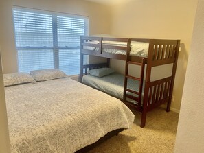 2 bedrooms, iron/ironing board, free WiFi, bed sheets
