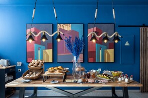 Free daily continental breakfast  - BossaBed Lisbon (Lisbon)