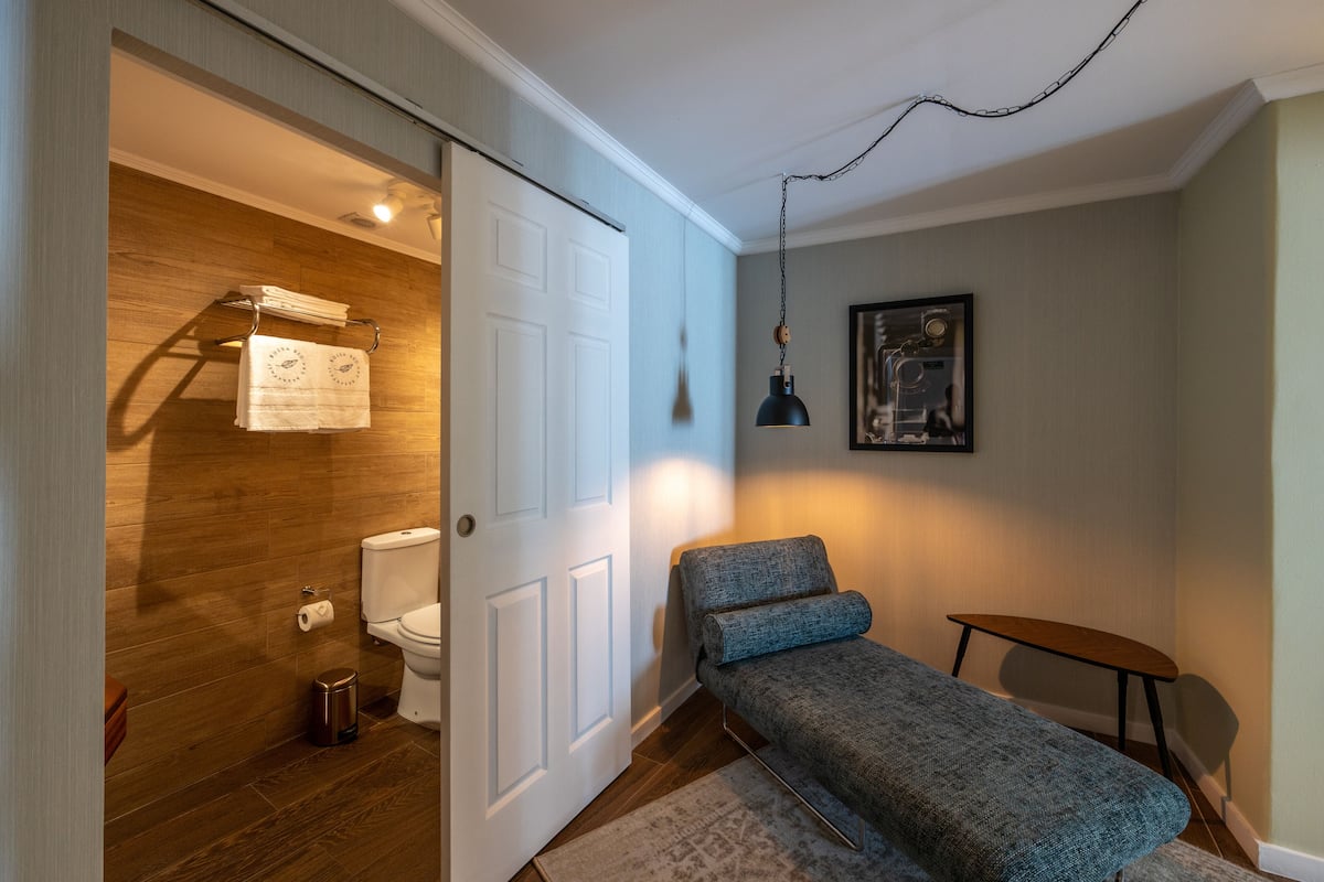 Habitación doble de lujo | Cortinas blackout, wifi gratis y ropa de cama