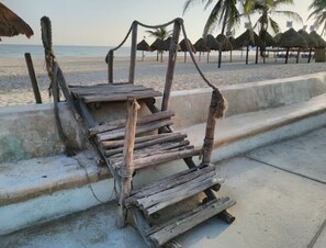 Beach nearby, sun loungers, beach towels