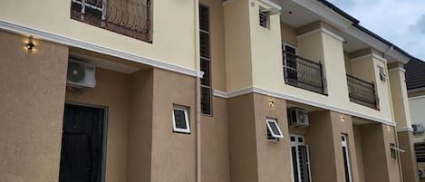 Fachada de la propiedad