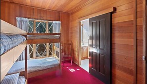 5 bedrooms, bed sheets