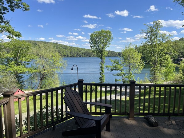 Property grounds - Charming 2 bedroom cottage overlooking Arnold Lake under 10 min to CDP (Milford)