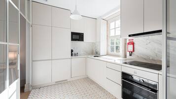 Refrigerador, microondas, horno, lavavajillas