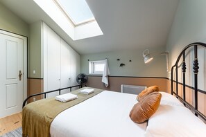 2 chambres, fer et planche à repasser, accès Internet, draps fournis